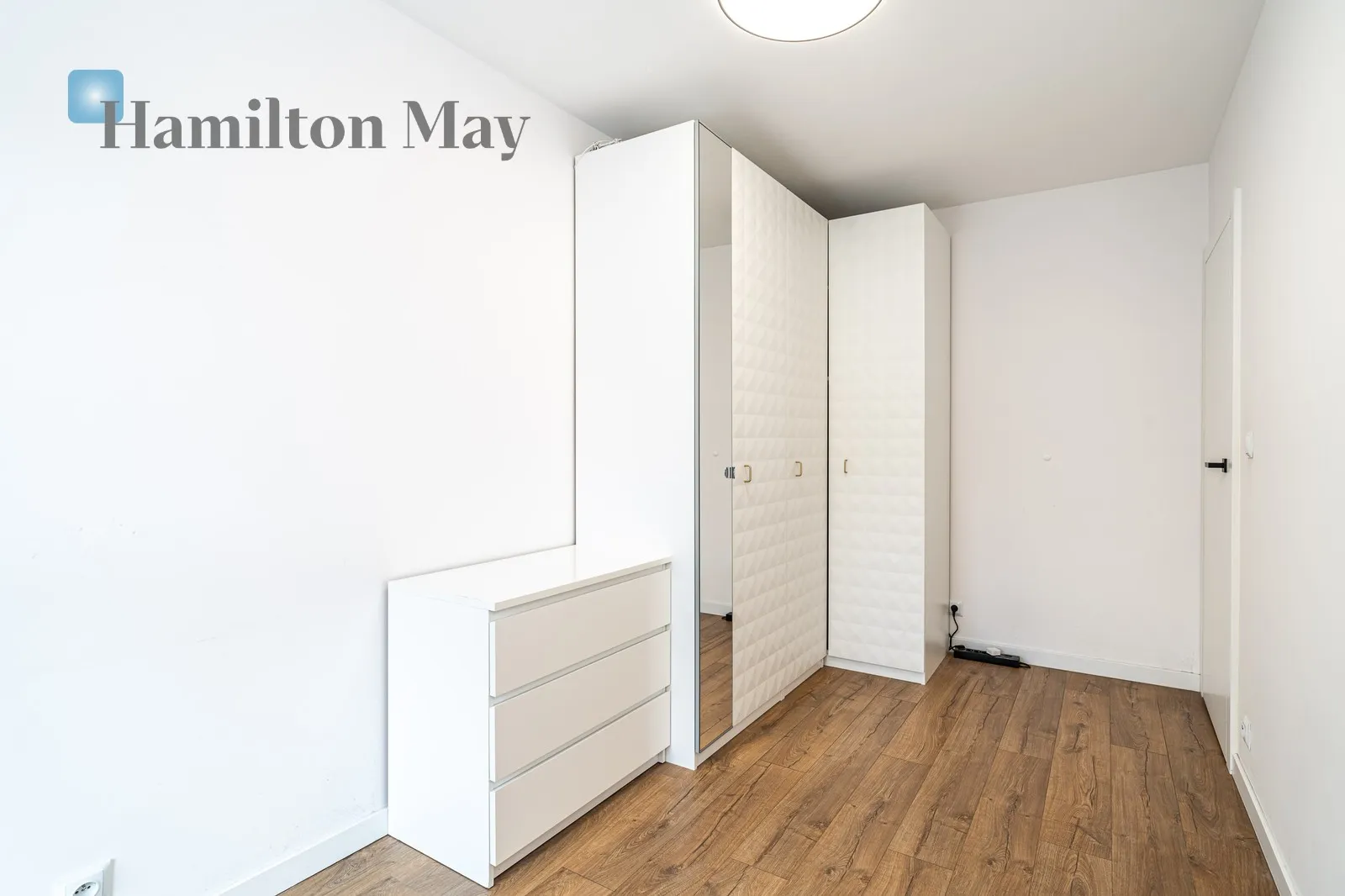 Region: Prądnik Biały Distance to centre: 3.92 km Level: 4 Price: 3800 PLN Bedrooms: 3 Bathrooms: 1 - slider