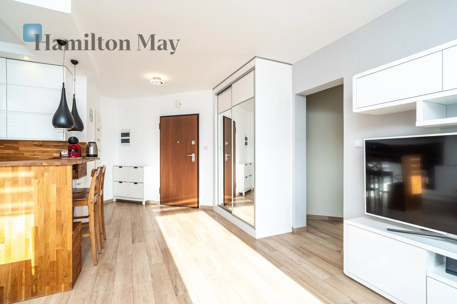 Na wynajem słoneczne mieszkanie z balkonem i garażem - slider