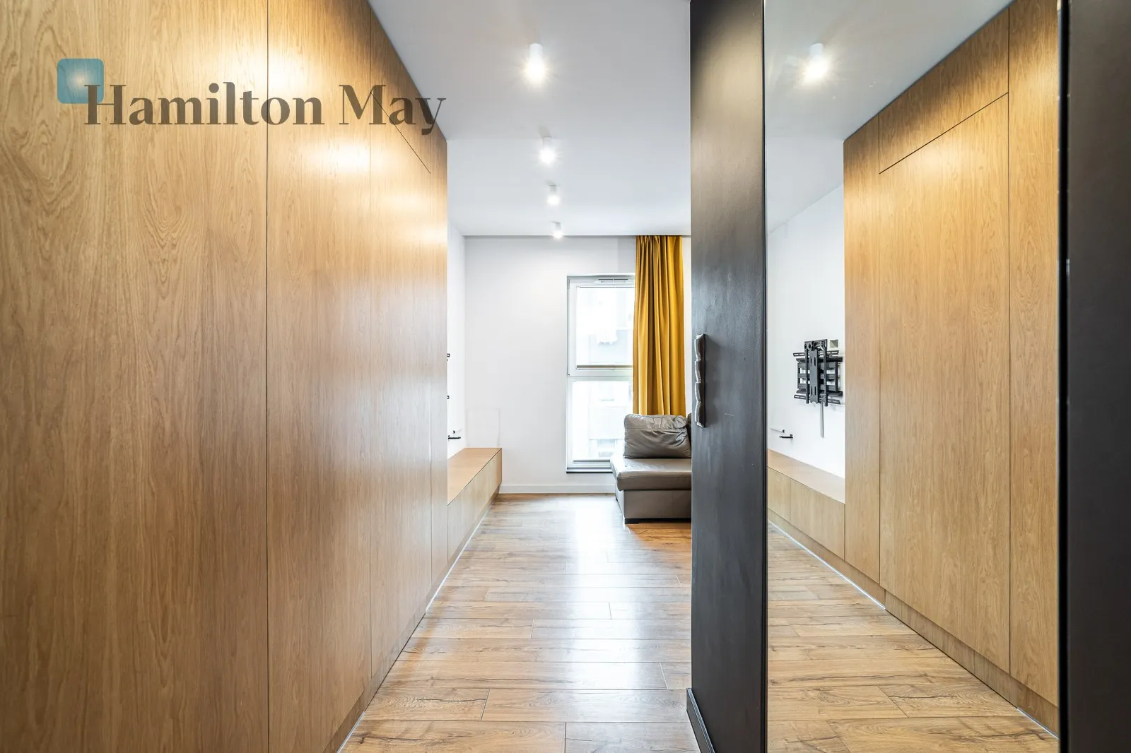 Level: 4 Price: 3800 PLN Bedrooms: 3 Bathrooms: 1 Size: 52m2 - slider