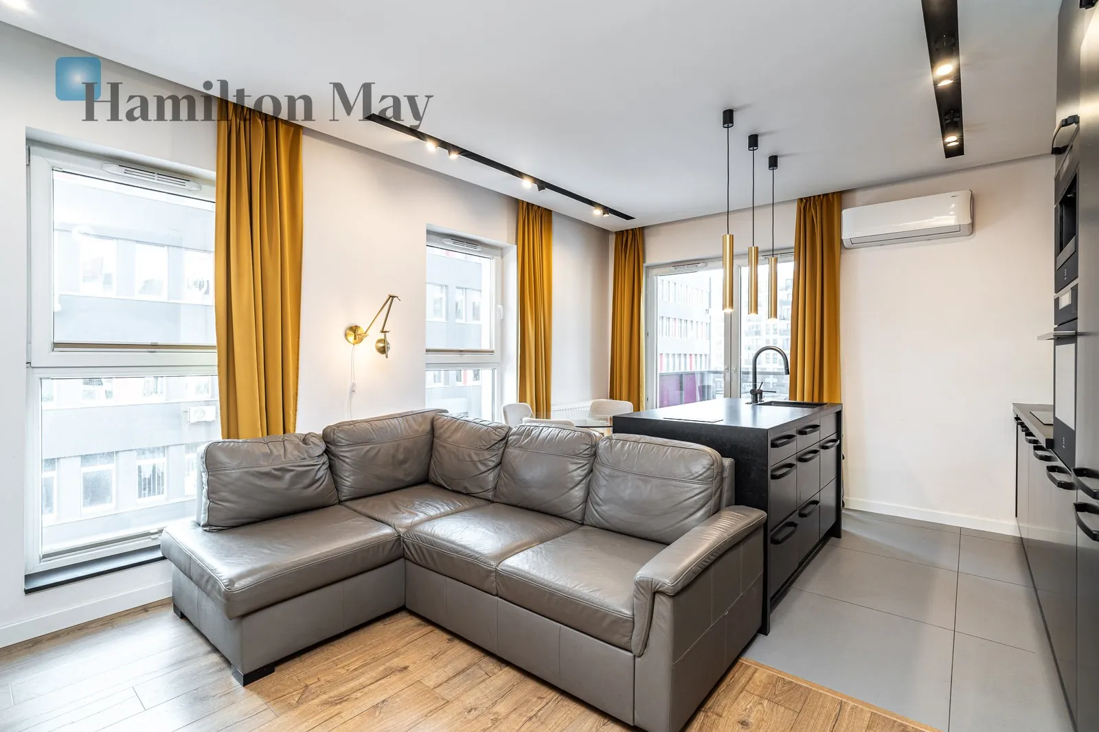 City: Kraków Street: Adama Vetulaniego Region: Prądnik Biały Distance to centre: 3.92 km Level: 4 Price: 3800 PLN Bedrooms: 3 Bathrooms: 1 Size: 52m2 Price/m2: 73 PLN - slider