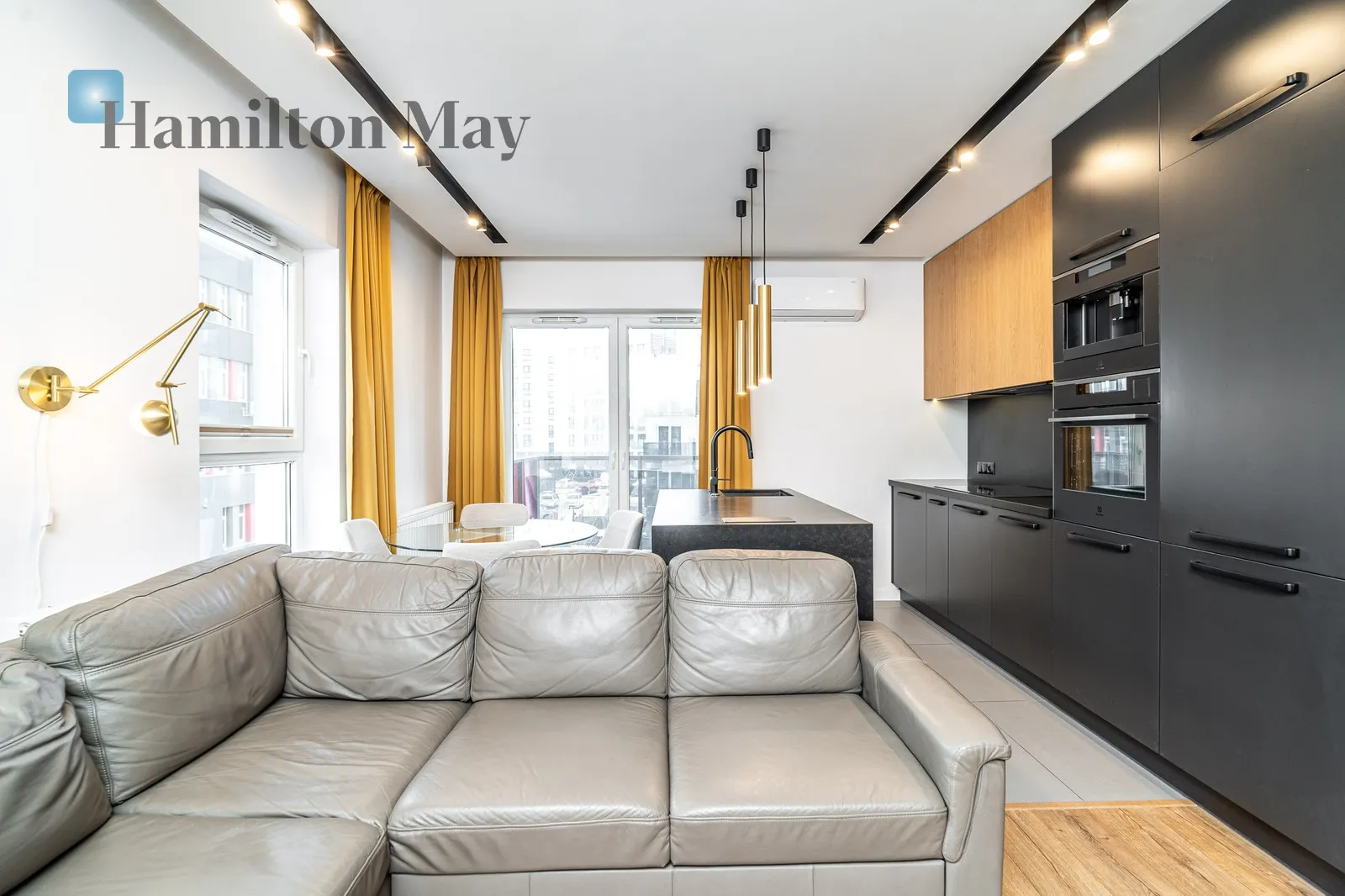 City: Kraków Street: Adama Vetulaniego Region: Prądnik Biały Distance to centre: 3.92 km Level: 4 Price: 3800 PLN Bedrooms: 3 Bathrooms: 1 Size: 52m2 - slider