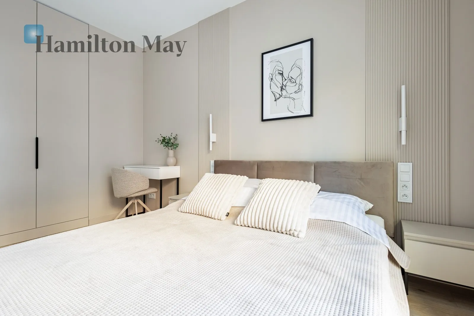 New, functional apartment in Towarowa Square, right next to Rondo Daszyńskiego, ready to move in - slider