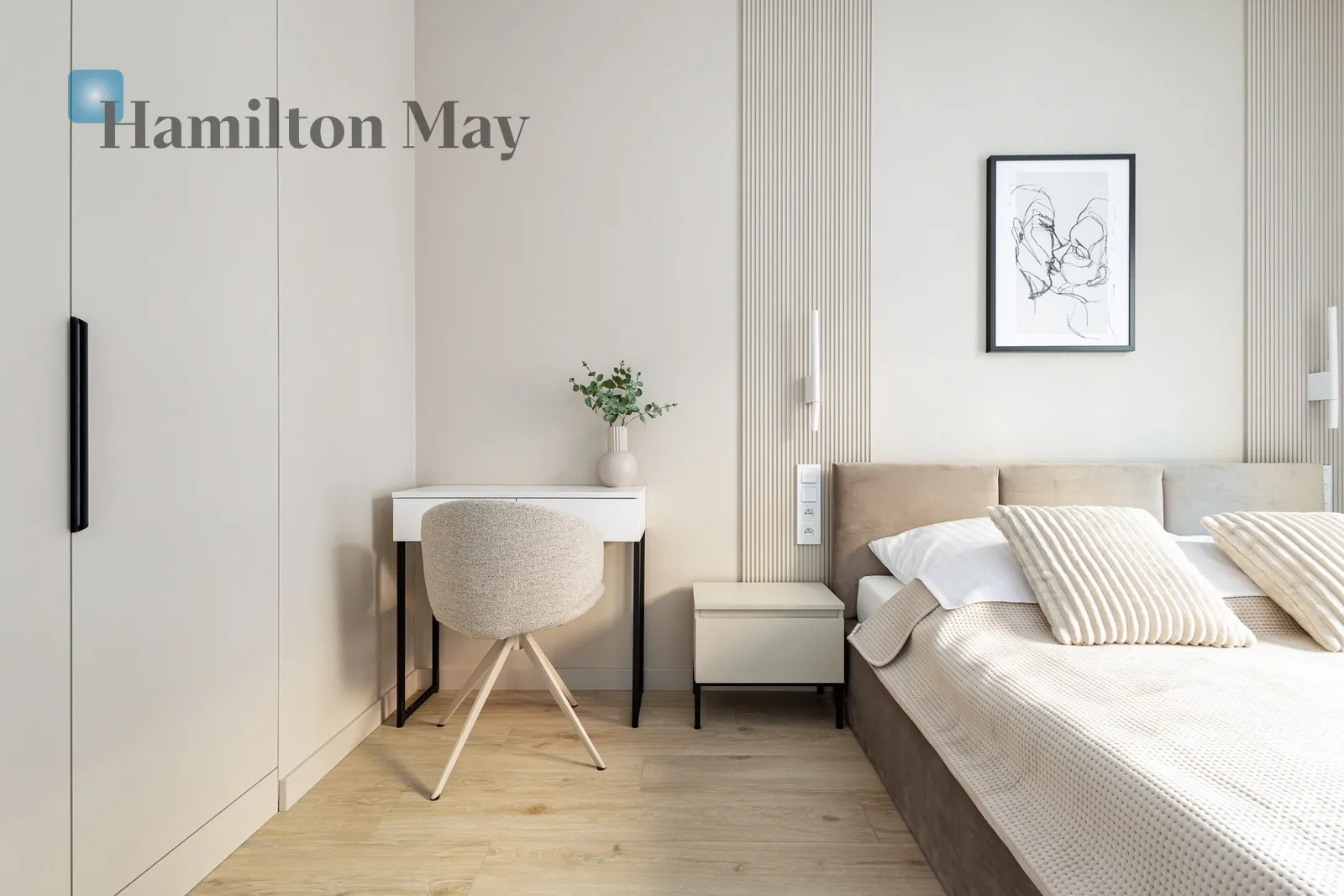 New, functional apartment in Towarowa Square, right next to Rondo Daszyńskiego, ready to move in - slider