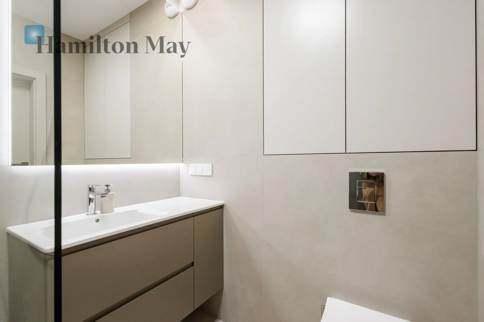 New, functional apartment in Towarowa Square, right next to Rondo Daszyńskiego, ready to move in - slider