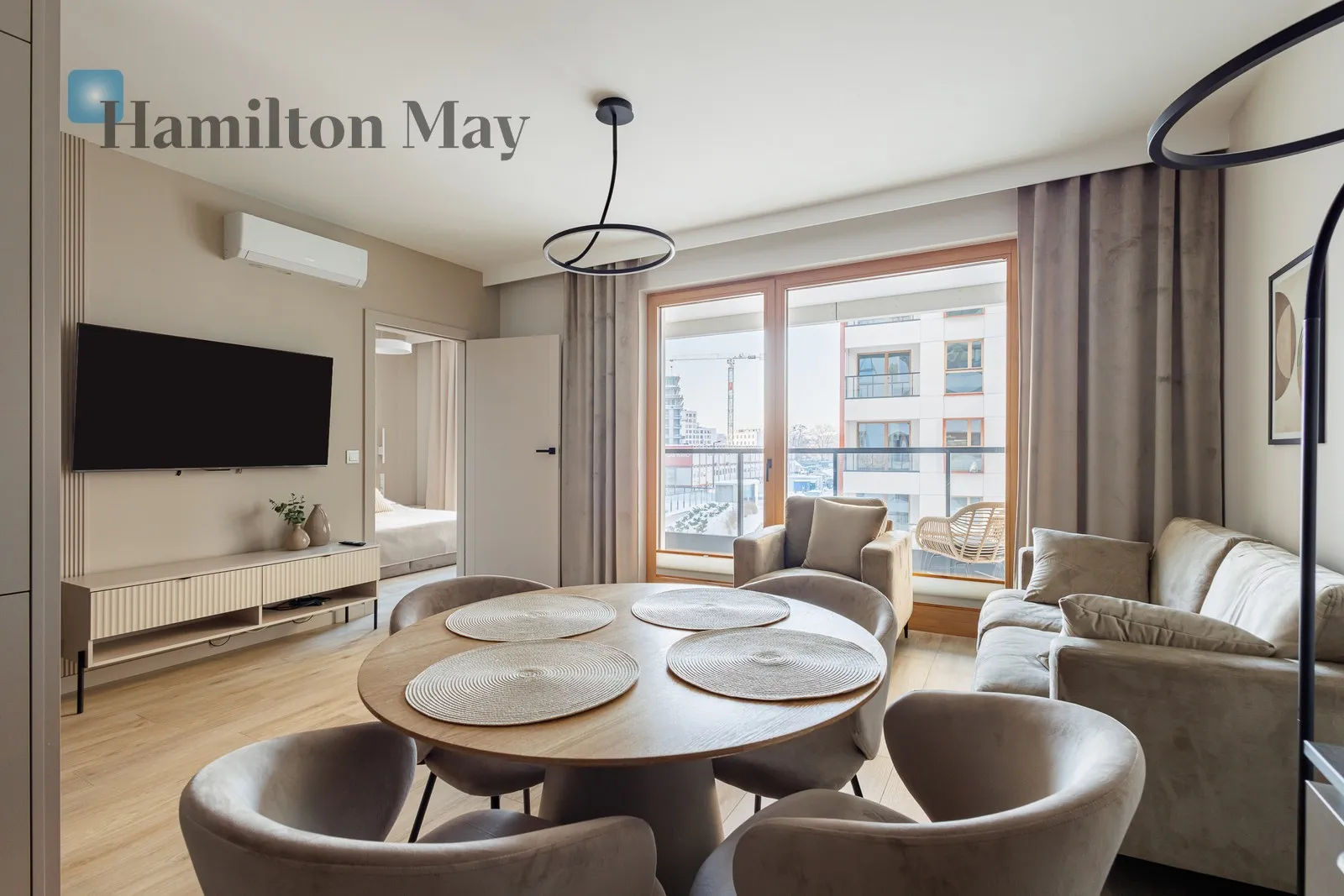 New, functional apartment in Towarowa Square, right next to Rondo Daszyńskiego, ready to move in - slider