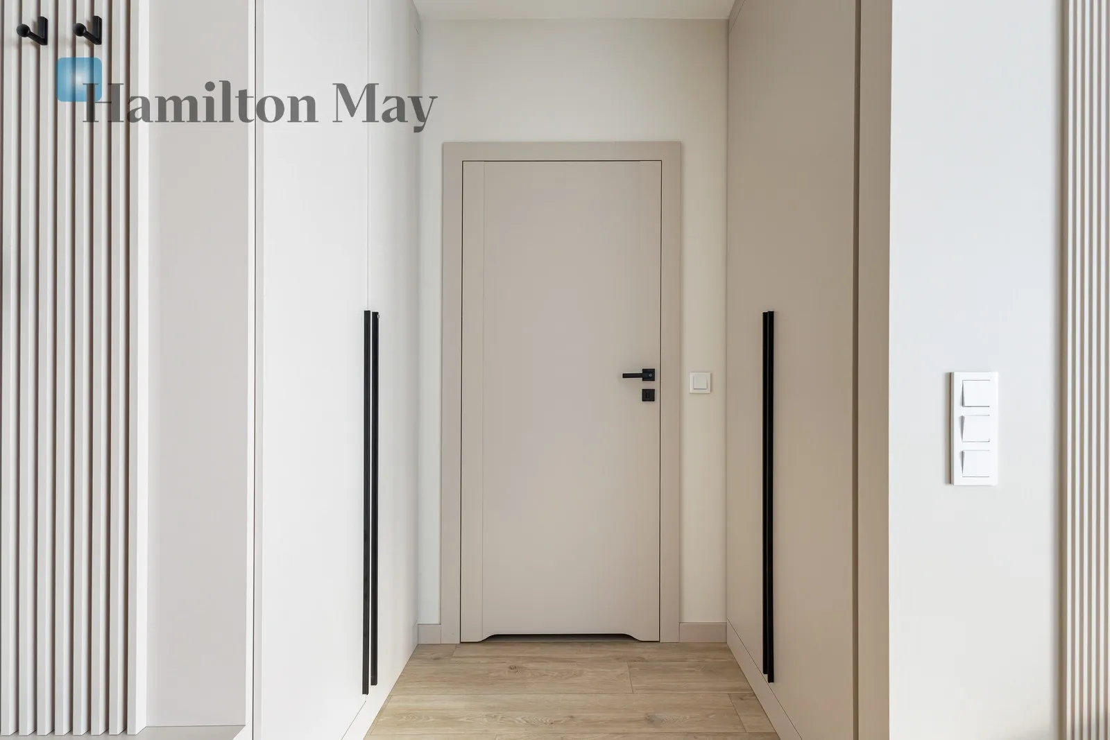 New, functional apartment in Towarowa Square, right next to Rondo Daszyńskiego, ready to move in - slider