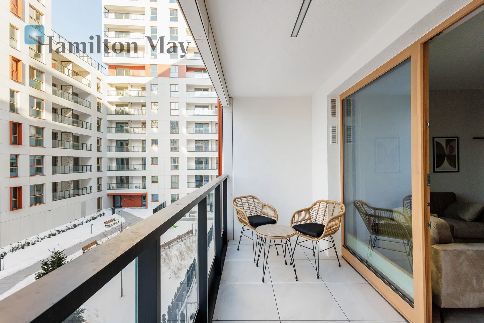 New, functional apartment in Towarowa Square, right next to Rondo Daszyńskiego, ready to move in - slider