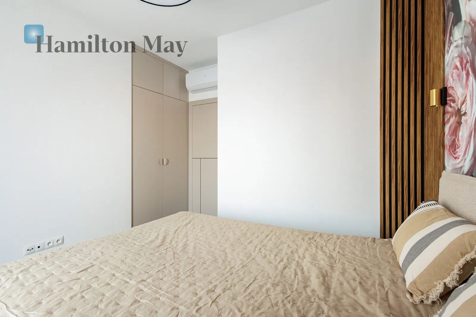 Subregion: Stara Praga Distance to centre: 2.76 km Level: 5 Price: 6400 PLN Bedrooms: 2 Bathrooms: 1 Size: 57m2 Price/m2: 112 PLN - slider