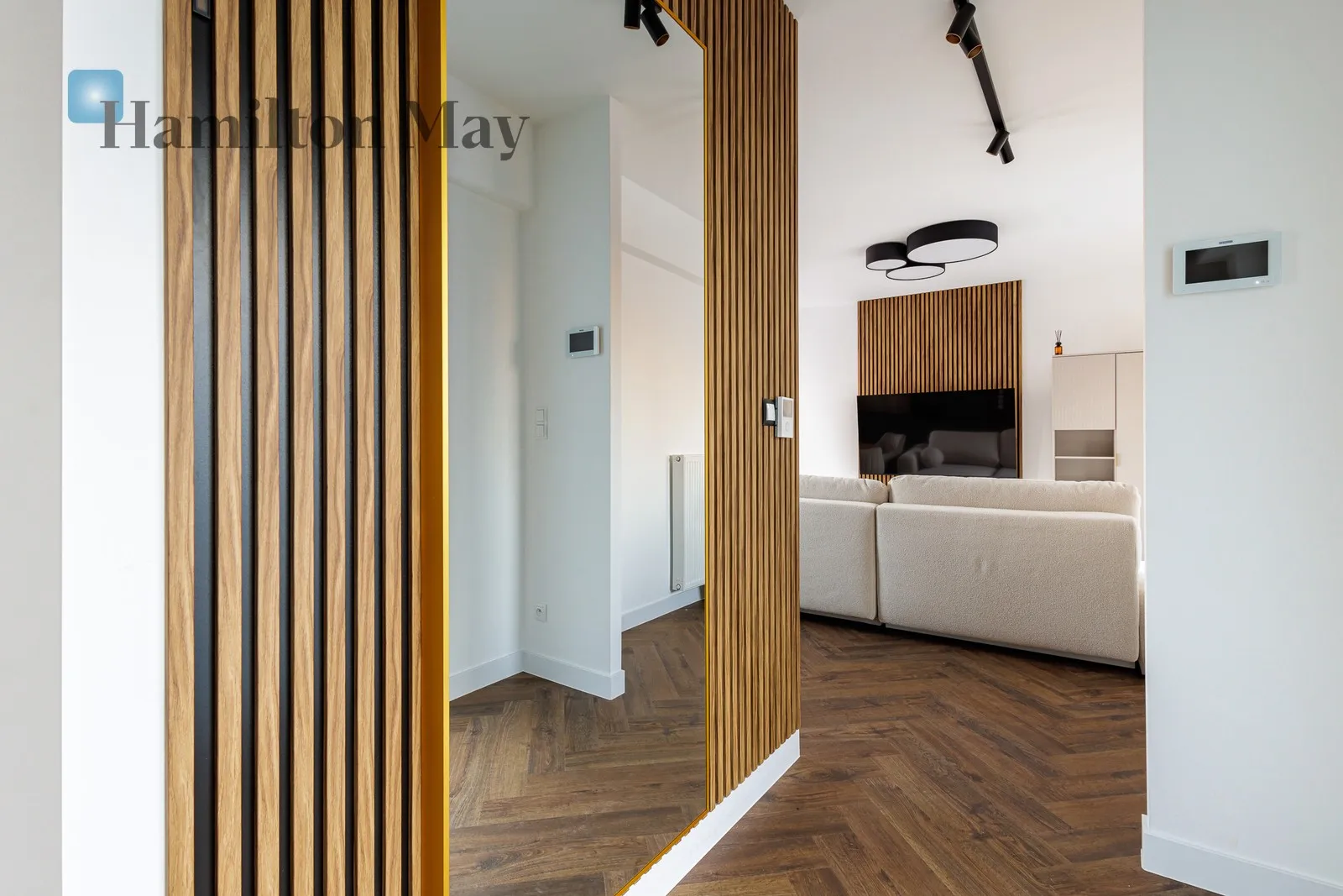 Distance to centre: 2.76 km Level: 5 Price: 6400 PLN Bedrooms: 2 Bathrooms: 1 Size: 57m2 Price/m2: 112 PLN - slider