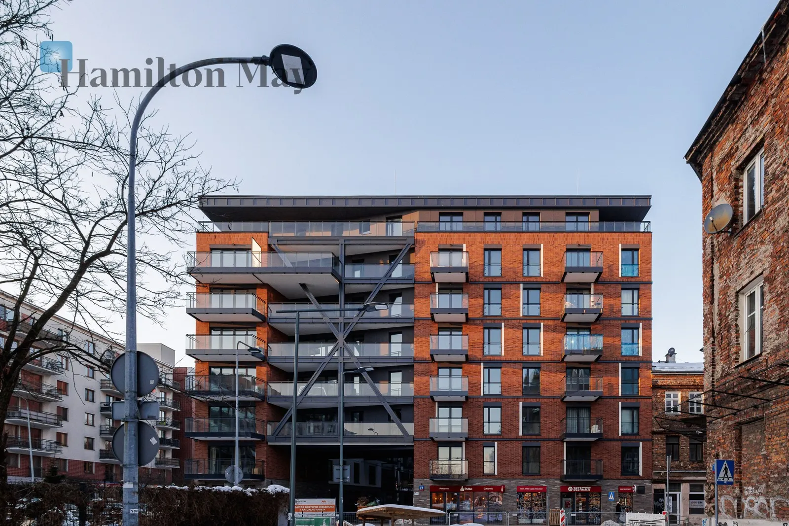 Region: Praga-Północ Subregion: Stara Praga Distance to centre: 2.76 km Level: 3 Price: 6400 PLN Bedrooms: 2 - slider