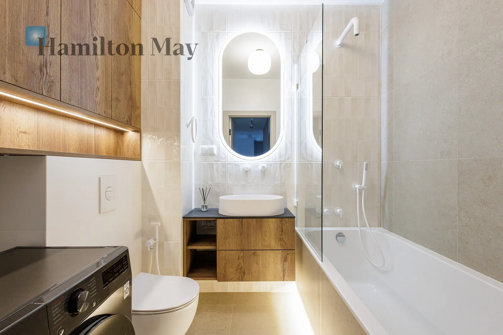 Region: Praga-Północ Subregion: Stara Praga Distance to centre: 2.76 km Level: 3 Price: 6400 PLN Bedrooms: 2 Bathrooms: 1 Size: 57m2 - slider