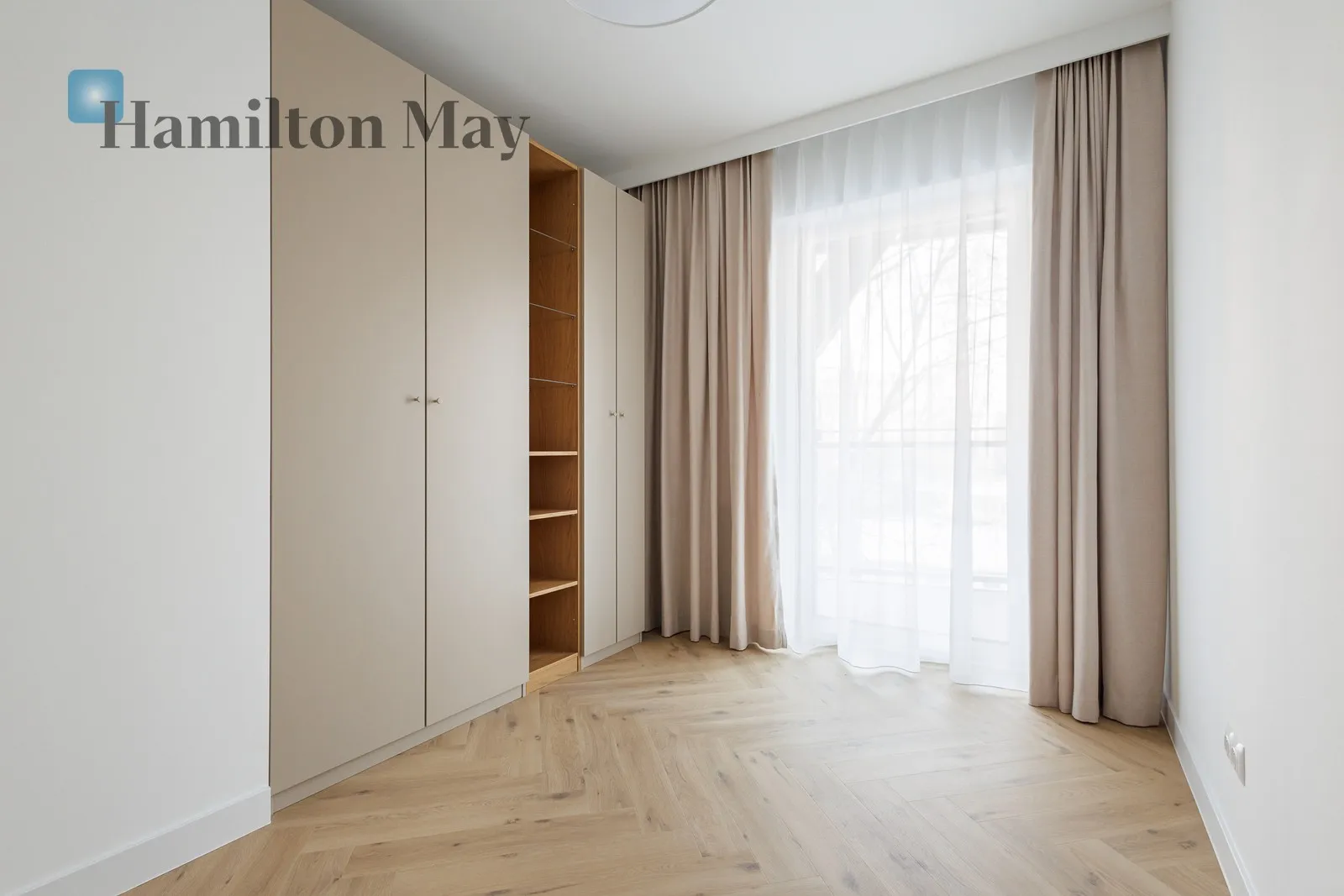 Subregion: Stara Praga Distance to centre: 2.76 km Level: 3 Price: 6400 PLN Bedrooms: 2 Bathrooms: 1 Size: 57m2 Price/m2: 112 PLN - slider