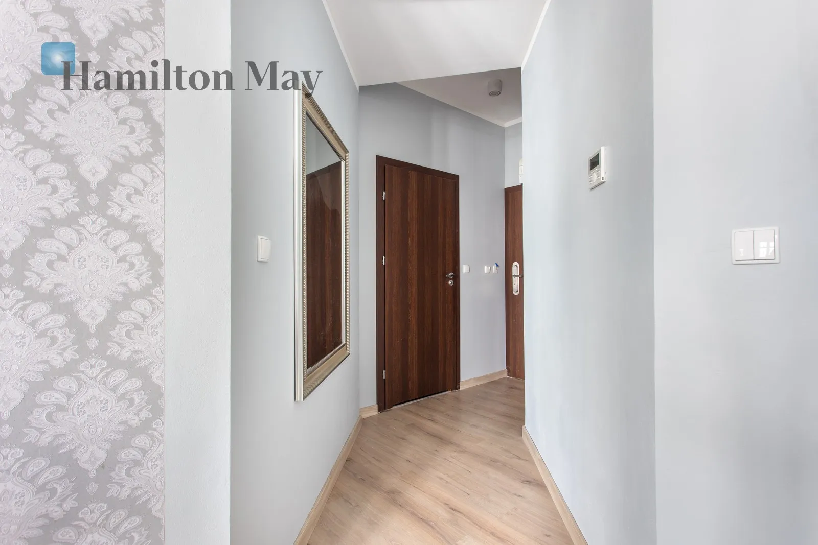 Distance to centre: 1.09 km Level: 3 Price: 2300 PLN Bedrooms: 1 Bathrooms: 1 Size: 25m2 - slider