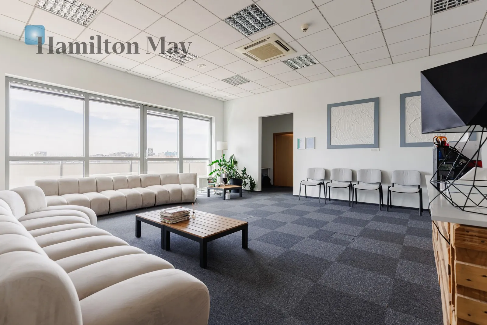 Reprezentacyjne biuro 147 m² z dużym tarasem 58 m² i widokiem na panoramę Warszawy - slider