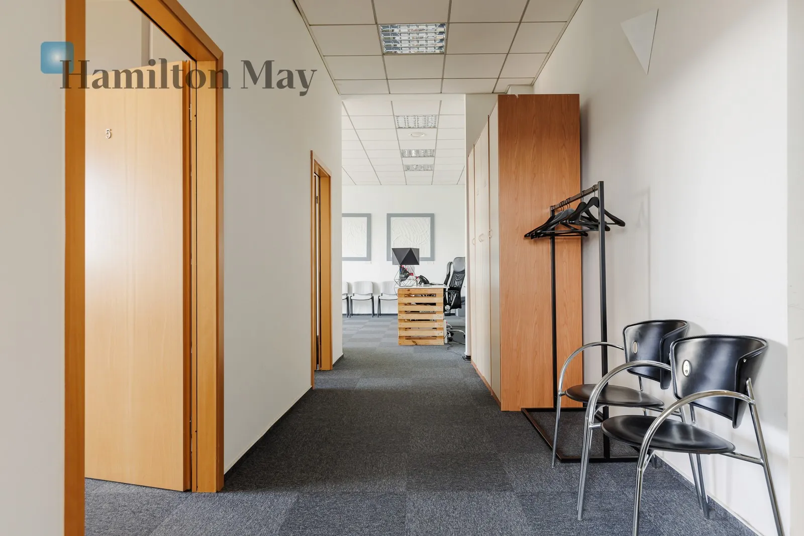 Reprezentacyjne biuro 147 m² z dużym tarasem 58 m² i widokiem na panoramę Warszawy - slider