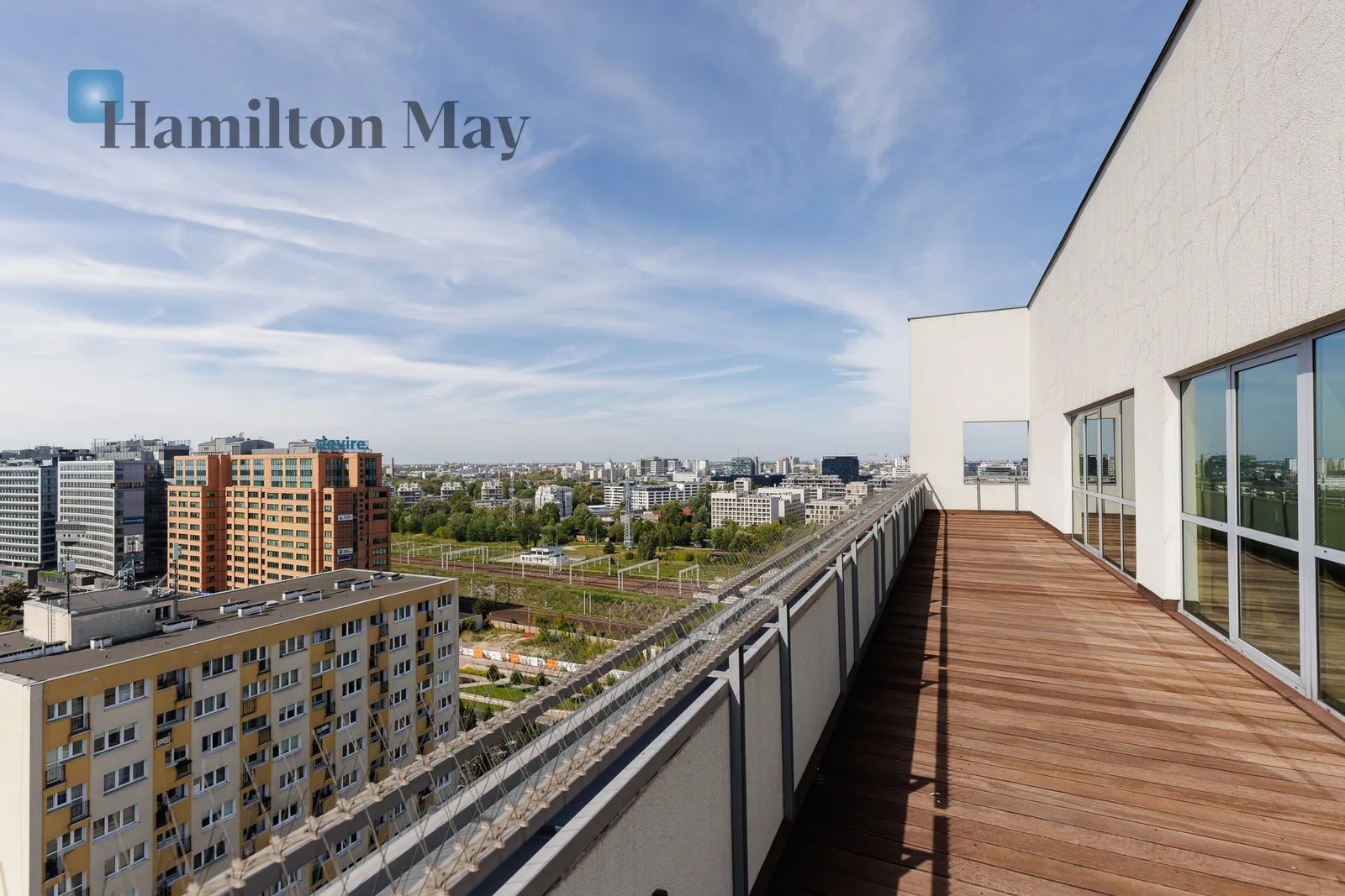 Reprezentacyjne biuro 147 m² z dużym tarasem 58 m² i widokiem na panoramę Warszawy - slider