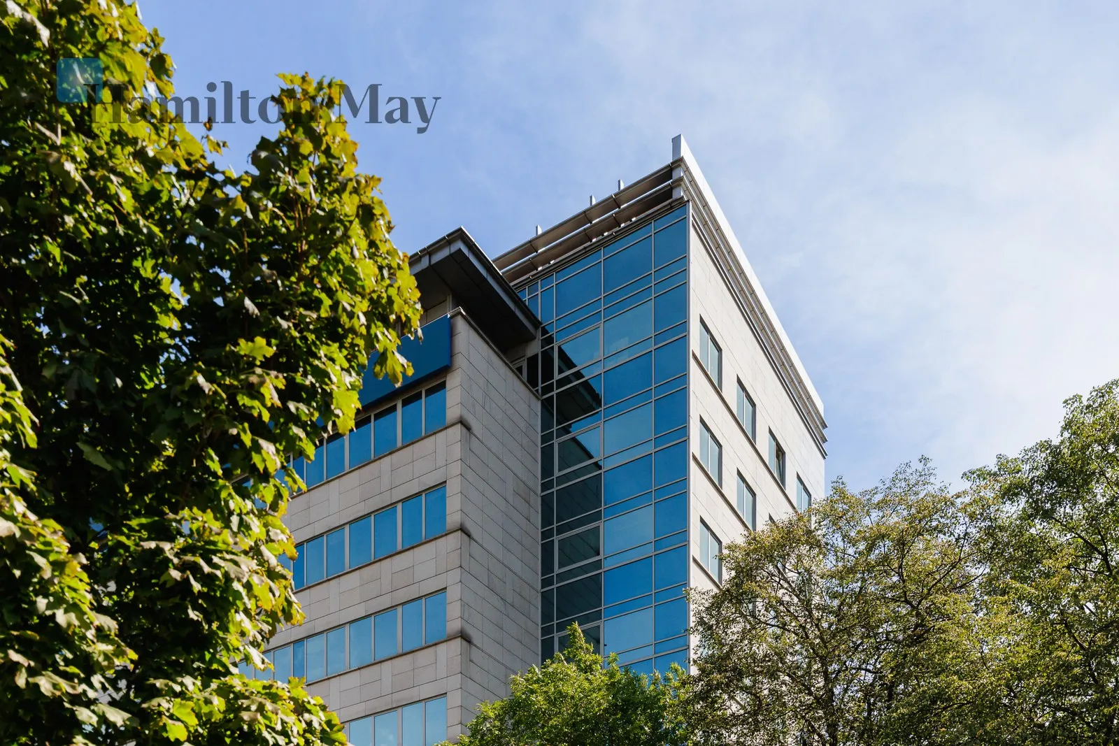 Reprezentacyjne biuro 147 m² z dużym tarasem 58 m² i widokiem na panoramę Warszawy - slider