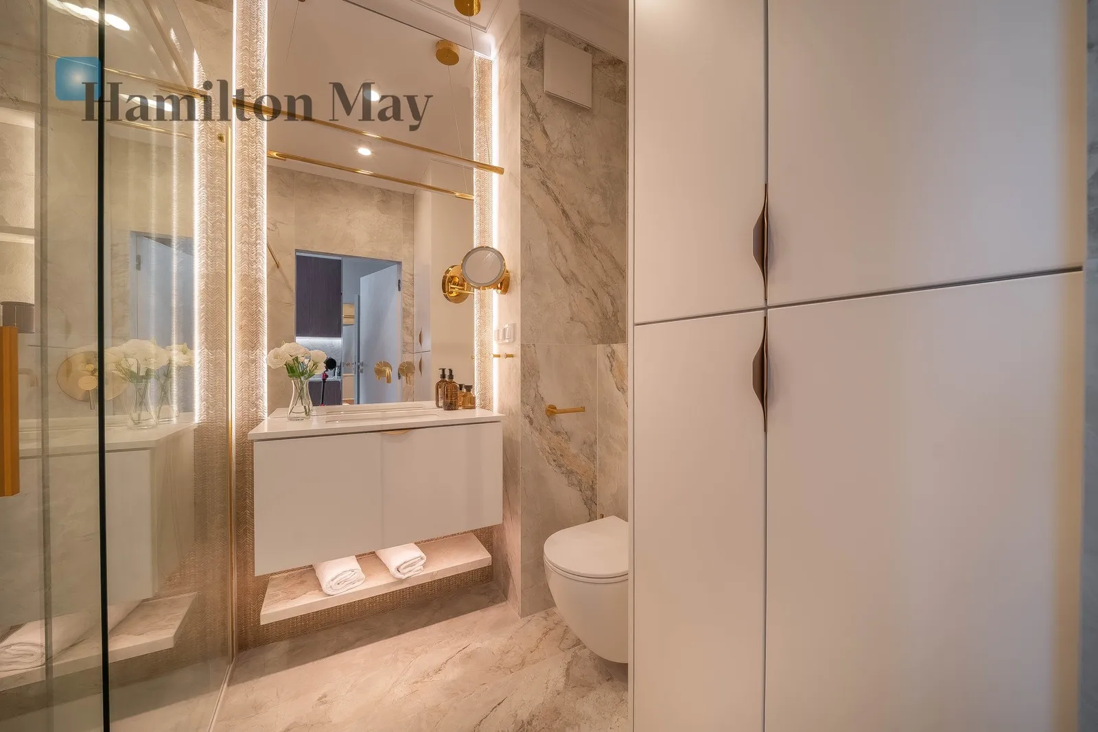 Street: Chmielna Region: Wola Subregion: Mirów Distance to centre: 0.96 km Level: 4 Price: 1375000 PLN Bedrooms: 1 Bathrooms: 1 Size: 34m2 Price/m2: 40441 PLN - slider