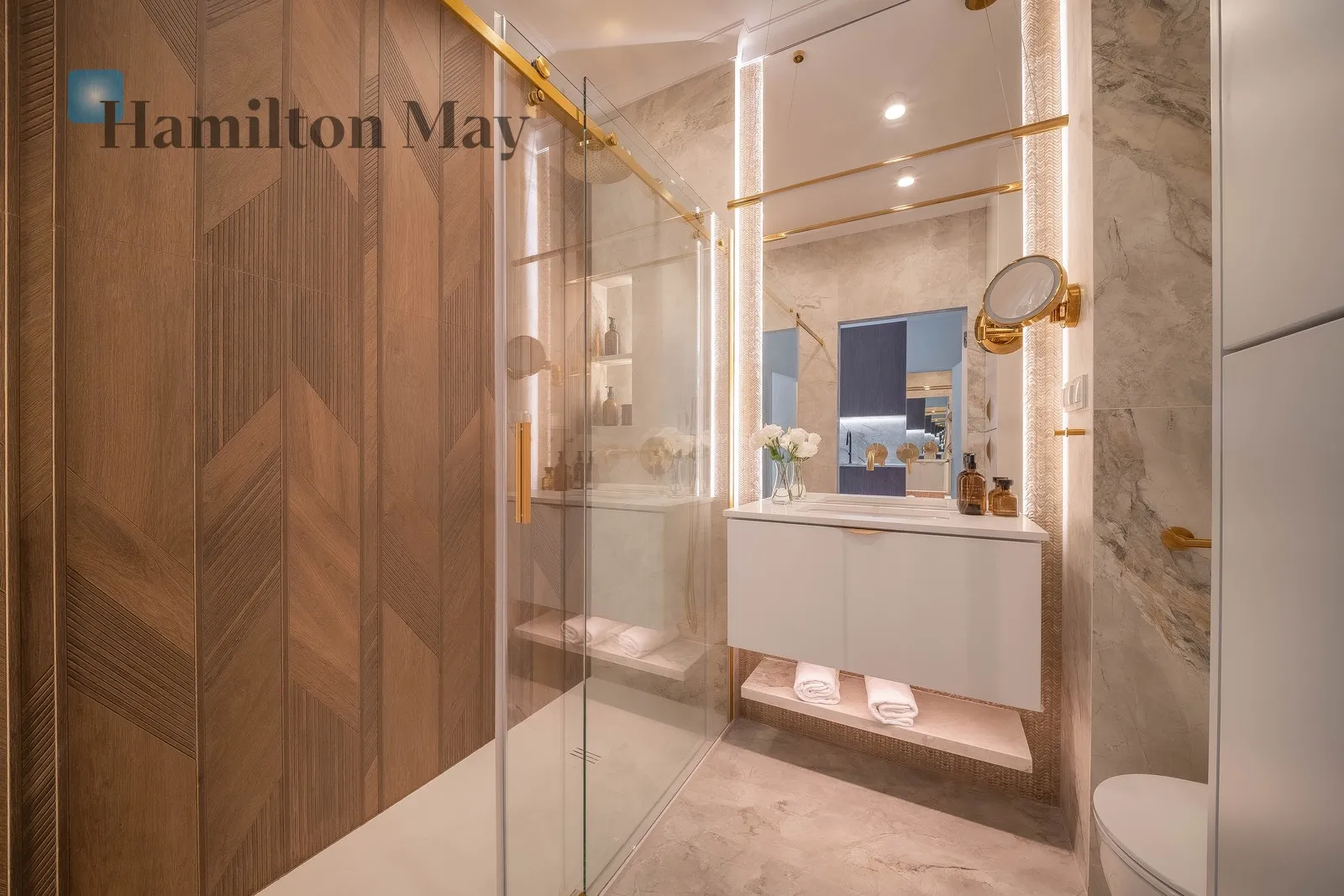 City: Warszawa Street: Chmielna Region: Wola Subregion: Mirów Distance to centre: 0.96 km Level: 4 Price: 1375000 PLN Bedrooms: 1 Bathrooms: 1 - slider