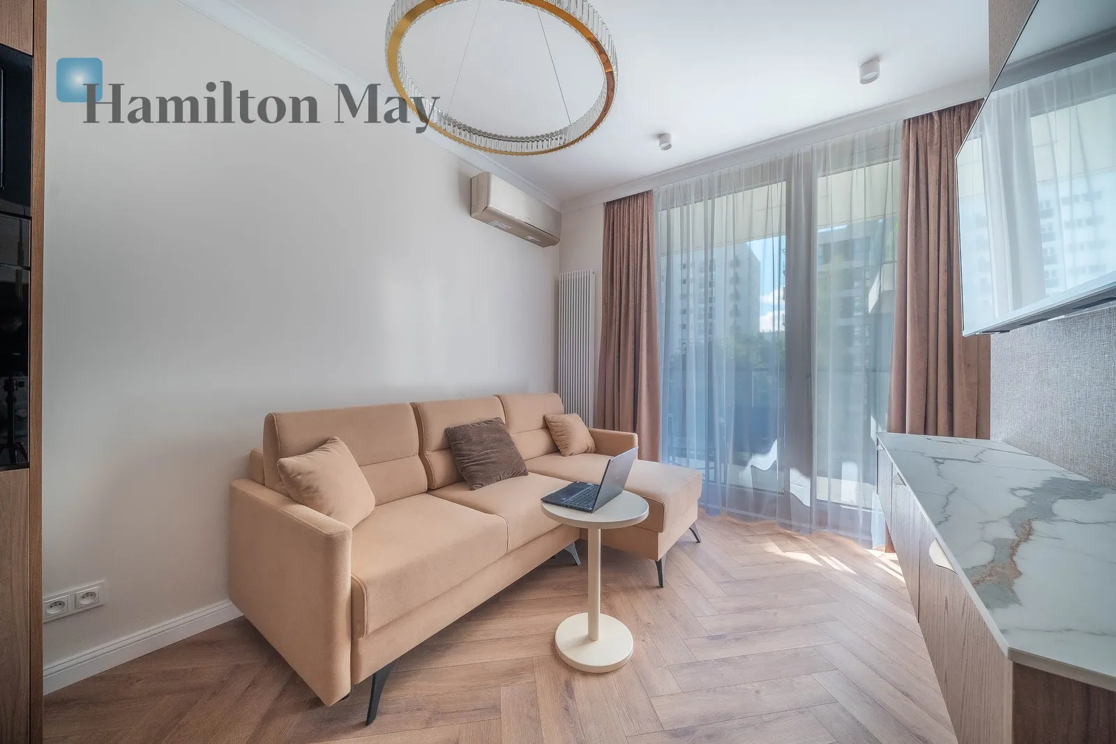 Region: Wola Subregion: Mirów Distance to centre: 0.96 km Level: 4 Price: 1375000 PLN Bedrooms: 1 Bathrooms: 1 Size: 34m2 - slider
