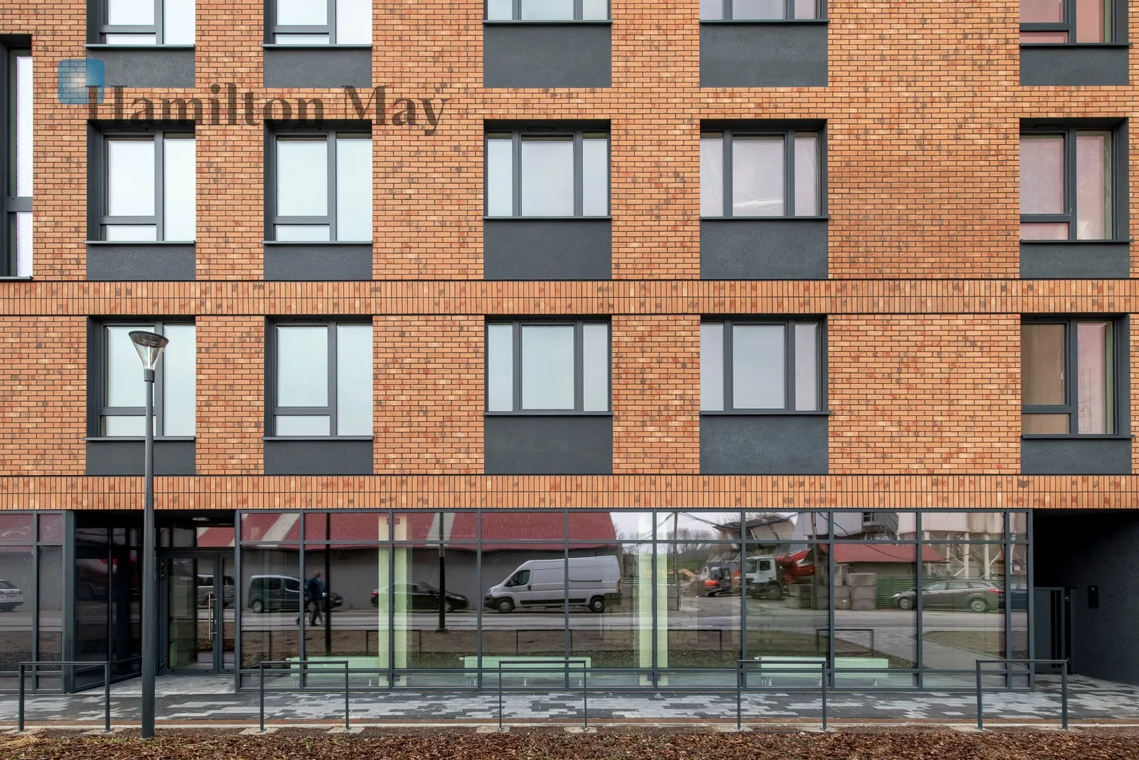 Przestronny lokal usługowy z parkingiem na Zabłociu - slider