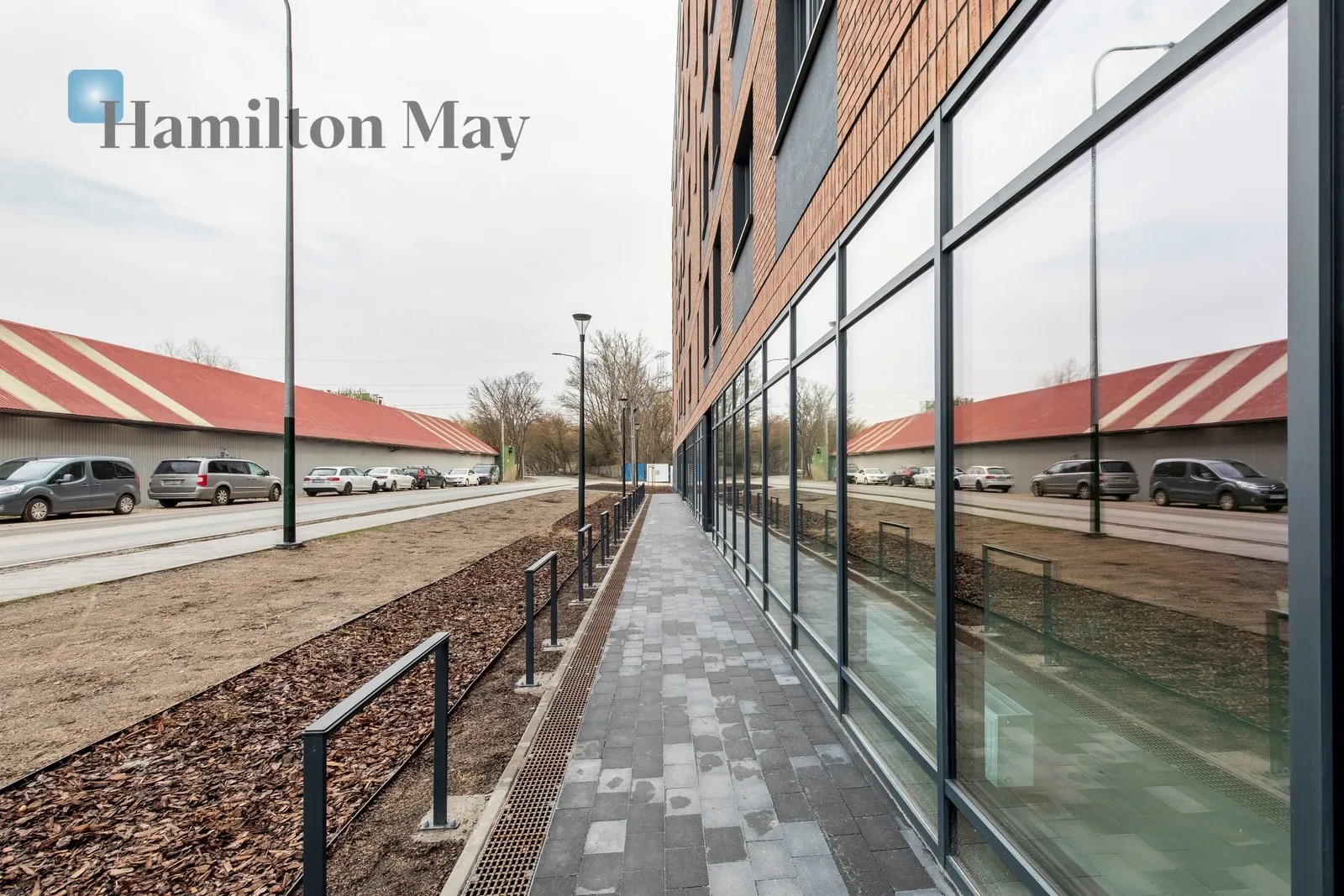 Przestronny lokal usługowy z parkingiem na Zabłociu - slider