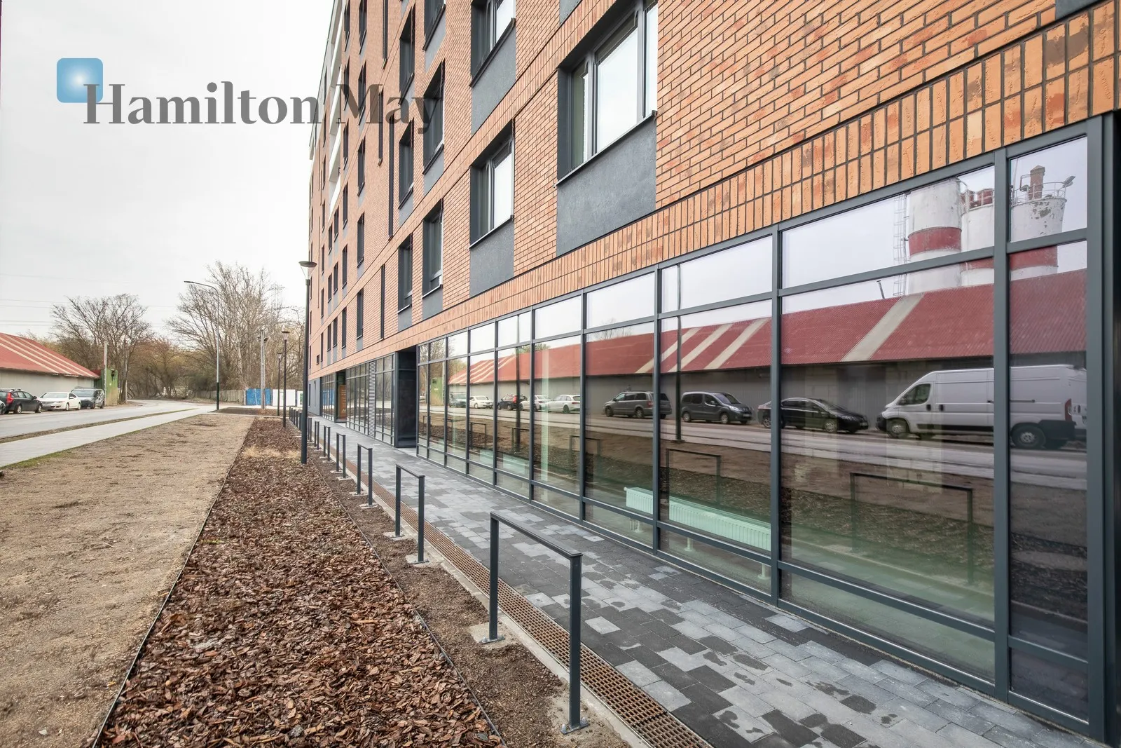 Przestronny lokal usługowy z parkingiem na Zabłociu - slider