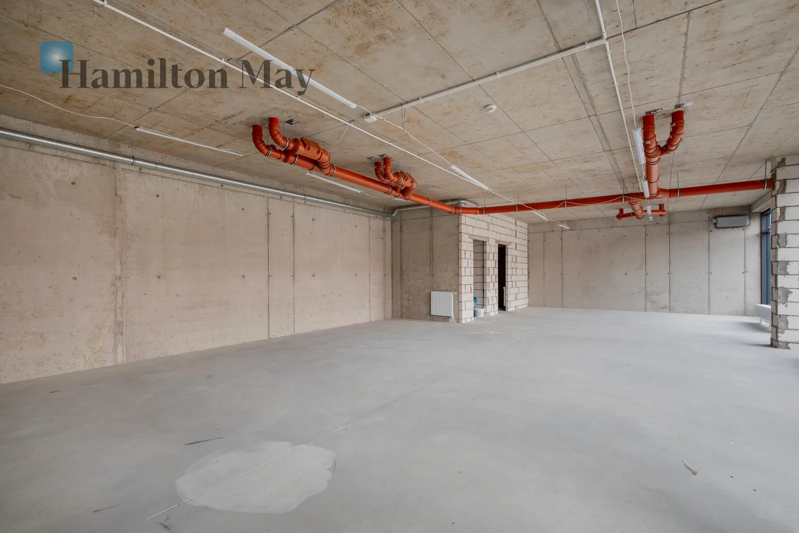 Przestronny lokal usługowy z parkingiem na Zabłociu - slider