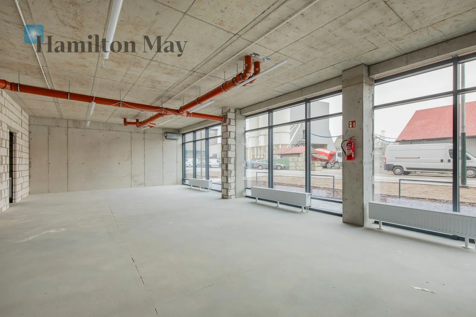 Przestronny lokal usługowy z parkingiem na Zabłociu - slider