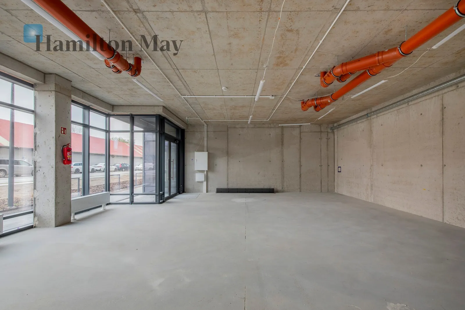 Przestronny lokal usługowy z parkingiem na Zabłociu - slider