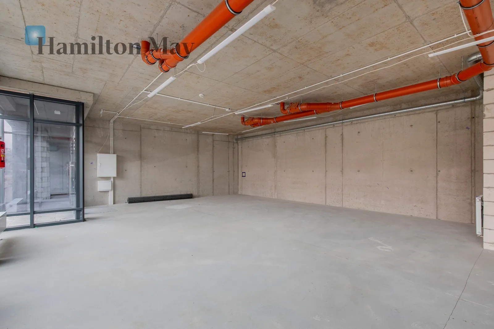 Przestronny lokal usługowy z parkingiem na Zabłociu - slider