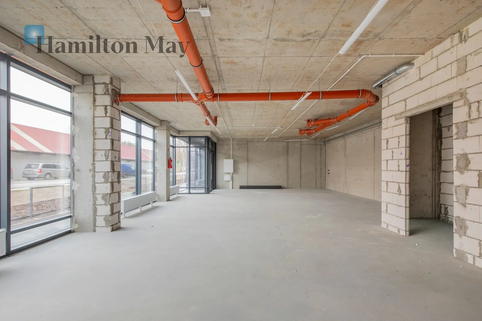 Przestronny lokal usługowy z parkingiem na Zabłociu - slider