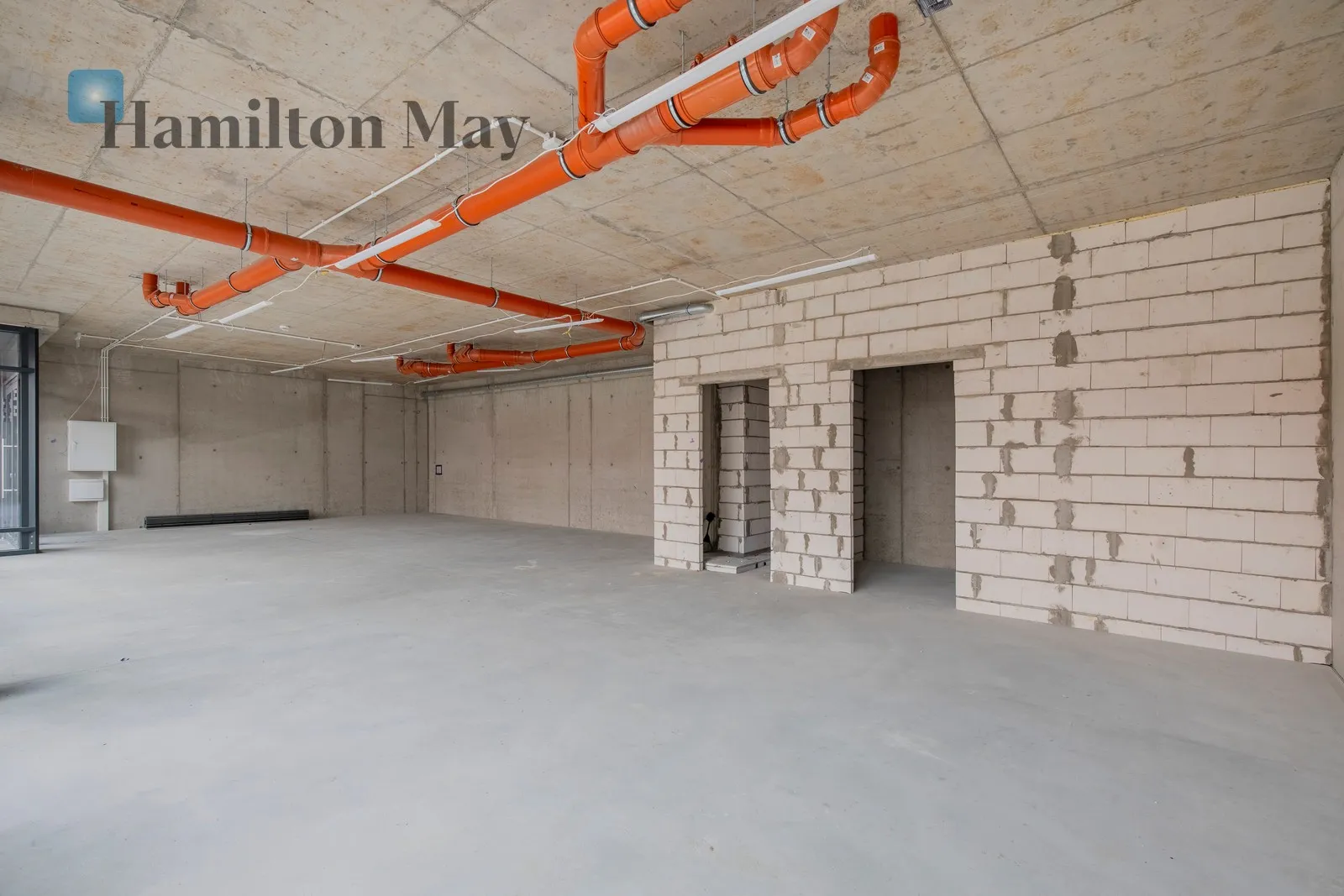 Przestronny lokal usługowy z parkingiem na Zabłociu - slider