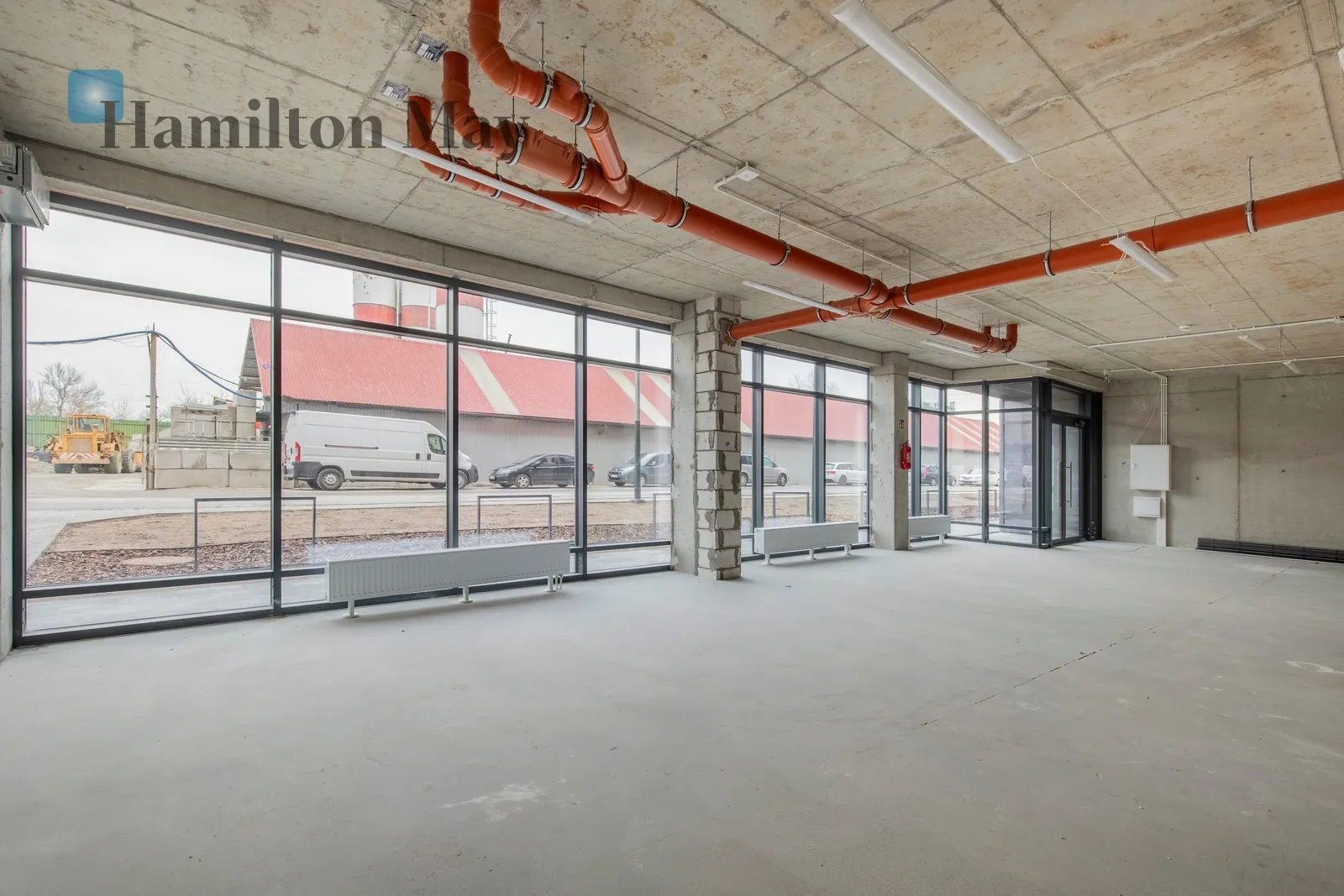 Przestronny lokal usługowy z parkingiem na Zabłociu - slider