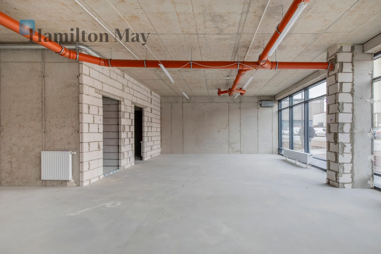 Przestronny lokal usługowy z parkingiem na Zabłociu - slider