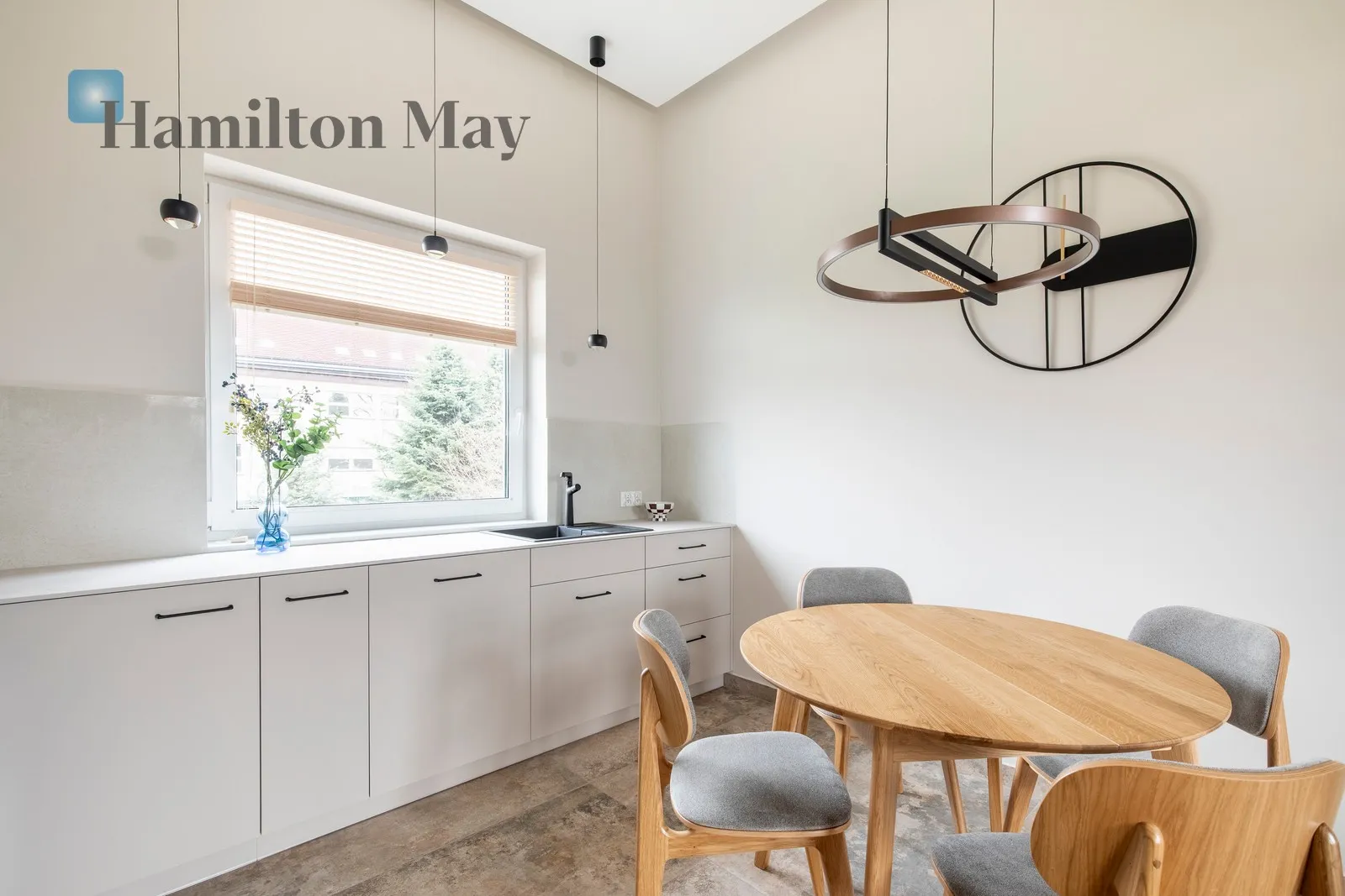 Street: Dożynkowa Region: Prądnik Biały Distance to centre: 4.5 km Price: 5500 PLN Bedrooms: null Bathrooms: null Plot size: nullm2 Layout: null - slider