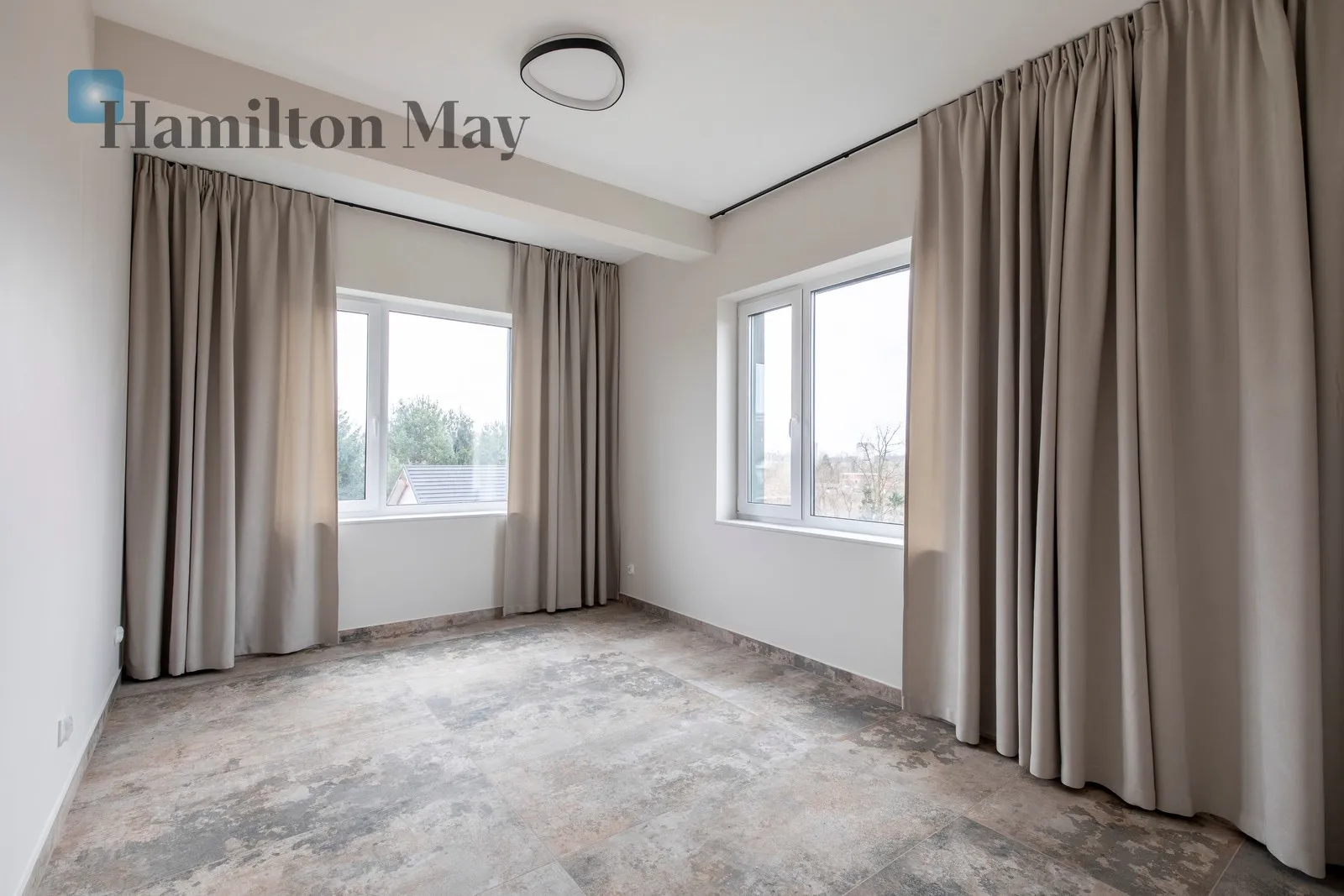 Street: Dożynkowa Region: Prądnik Biały Distance to centre: 4.5 km Price: 5500 PLN Bedrooms: null Bathrooms: null - slider