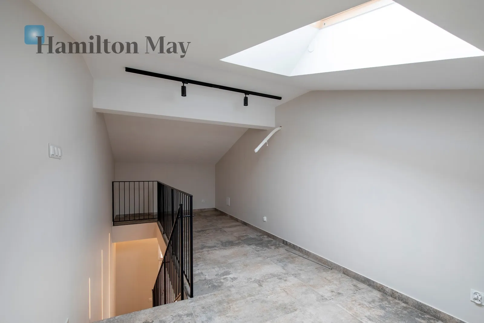 Distance to centre: 4.5 km Price: 5500 PLN - slider