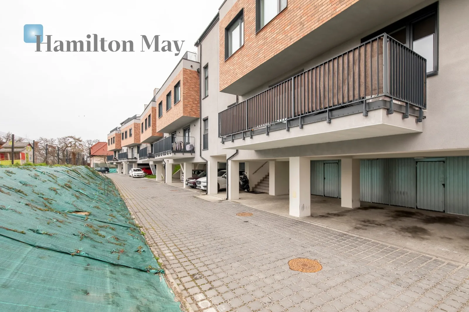 Street: Dożynkowa Region: Prądnik Biały Distance to centre: 4.5 km Price: 5500 PLN Bedrooms: null - slider