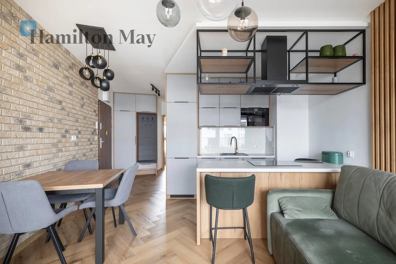 Distance to centre: 1.99 km Level: 6 Price: 4700 PLN Bedrooms: 2 Bathrooms: 1 - slider