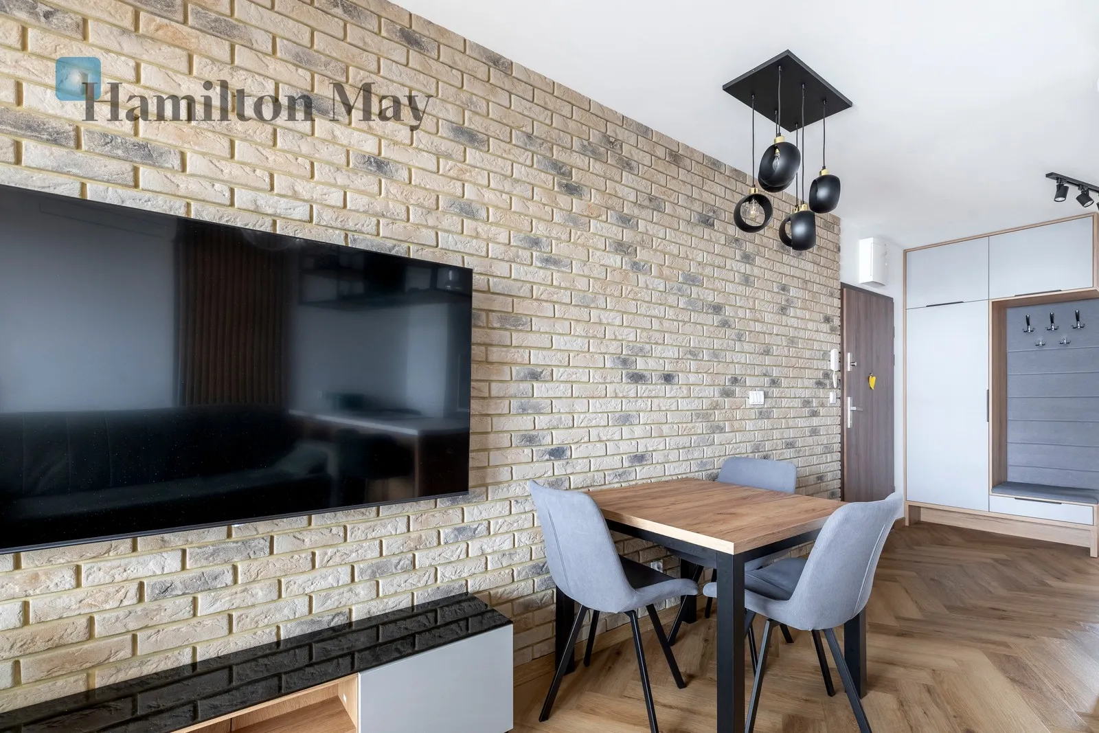 Level: 6 Price: 4700 PLN Bedrooms: 2 Bathrooms: 1 Size: 55m2 - slider
