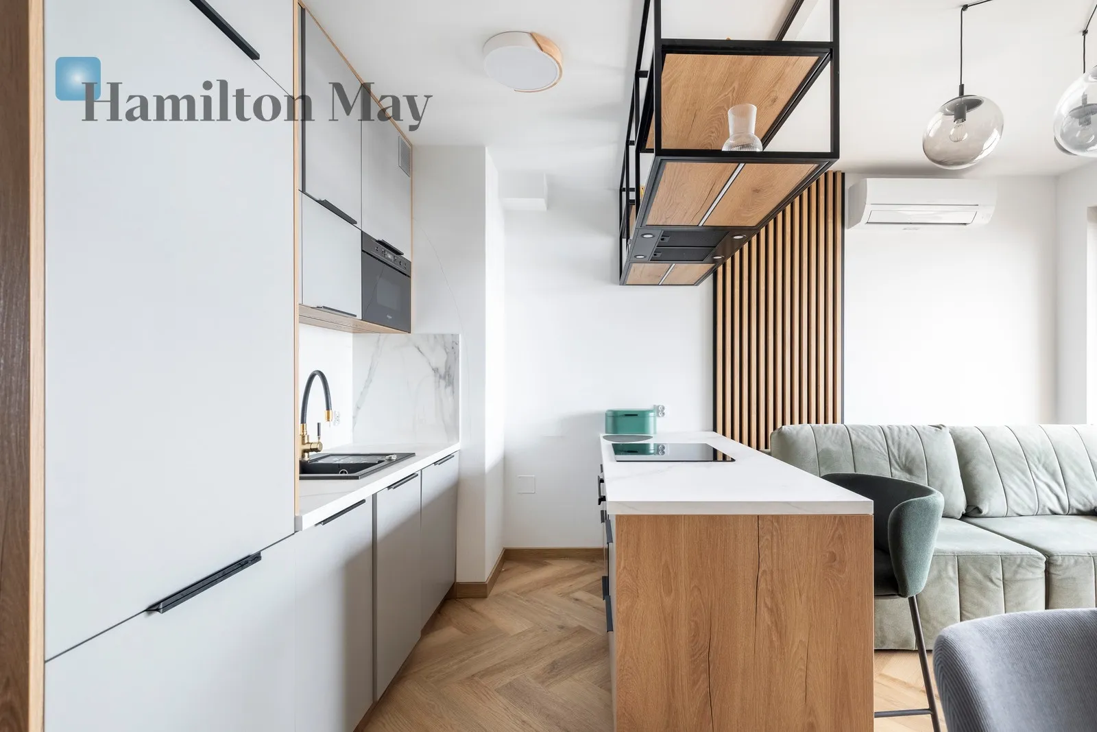 City: Kraków Street: aleja Kijowska Region: Krowodrza Distance to centre: 1.99 km Level: 6 Price: 4700 PLN Bedrooms: 2 - slider