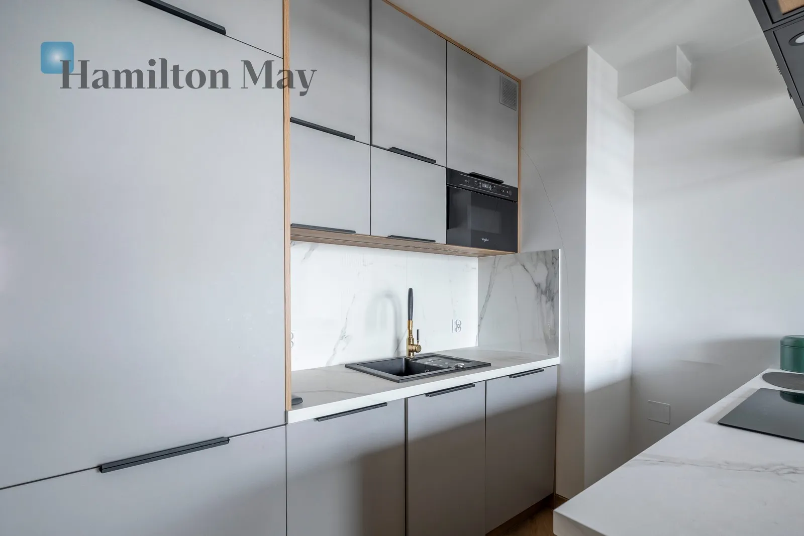 Street: aleja Kijowska Region: Krowodrza Distance to centre: 1.99 km Level: 6 Price: 4700 PLN Bedrooms: 2 Bathrooms: 1 - slider