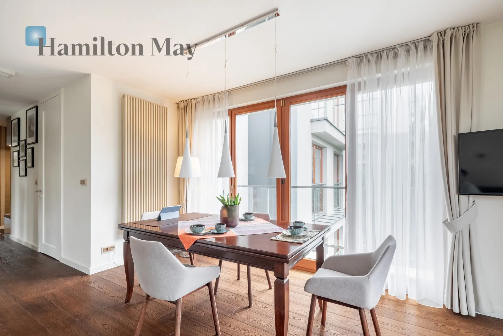 Luksusowy trzypokojowy apartament z dwoma balkonami w nowym budynku na Woli Justowskiej - slider