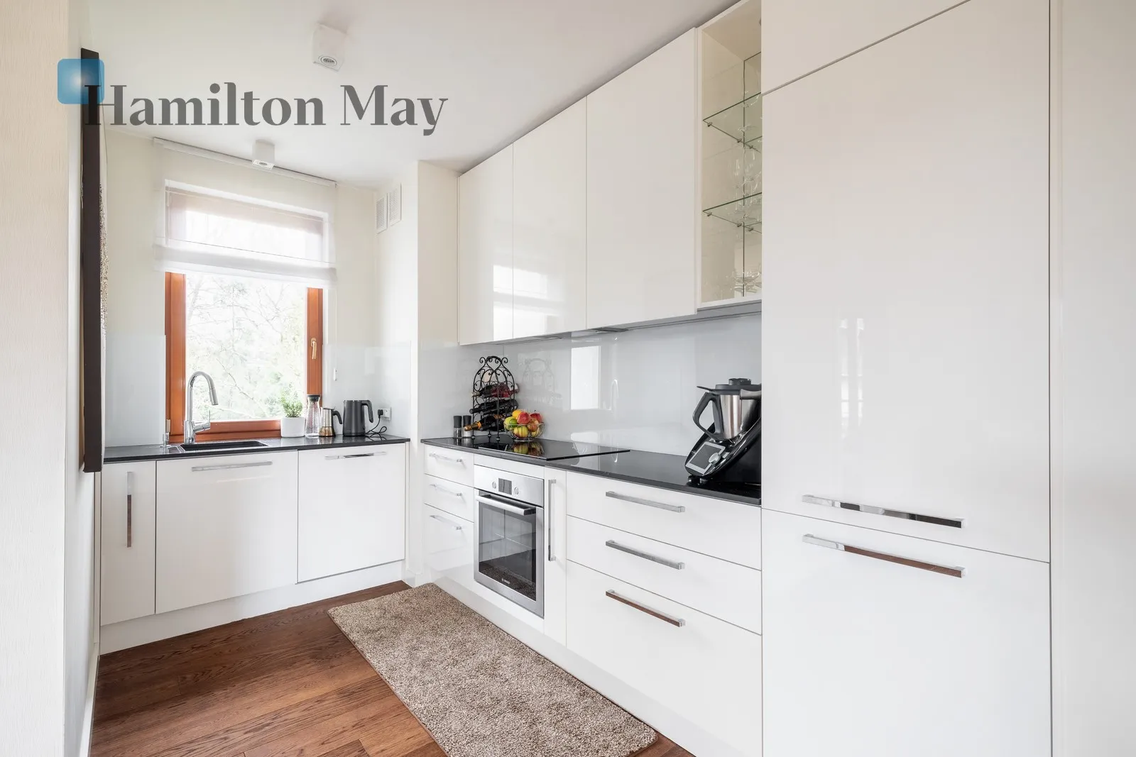 Luksusowy trzypokojowy apartament z dwoma balkonami w nowym budynku na Woli Justowskiej - slider