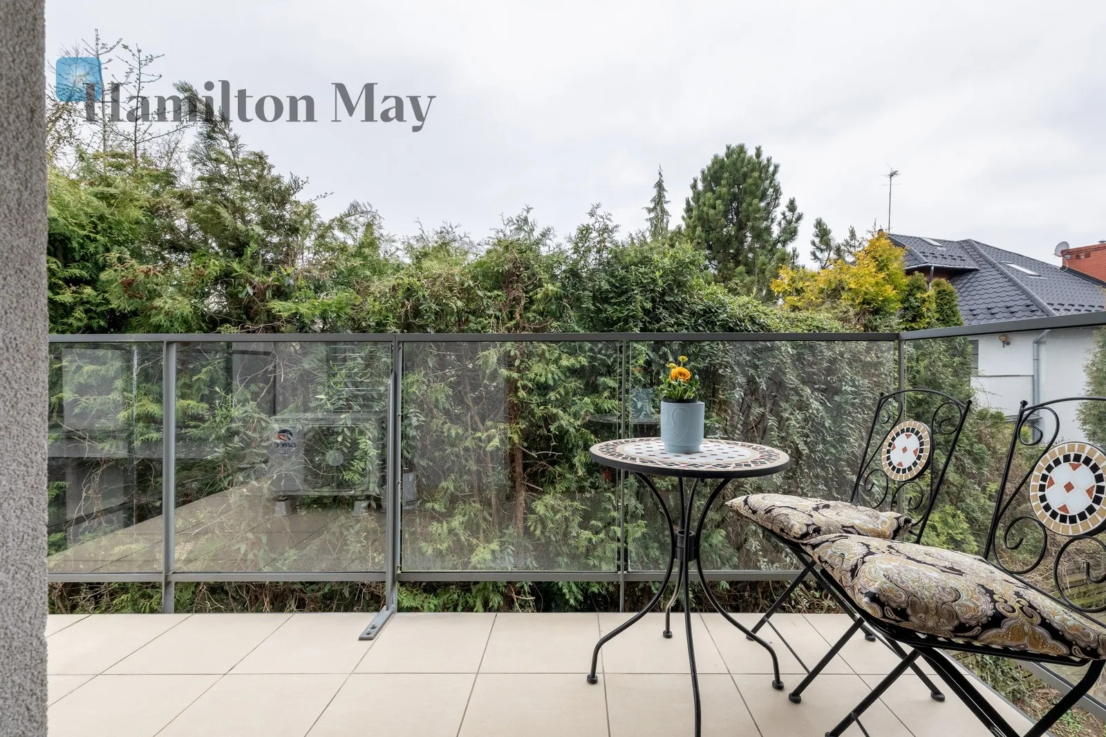 Luksusowy trzypokojowy apartament z dwoma balkonami w nowym budynku na Woli Justowskiej - slider