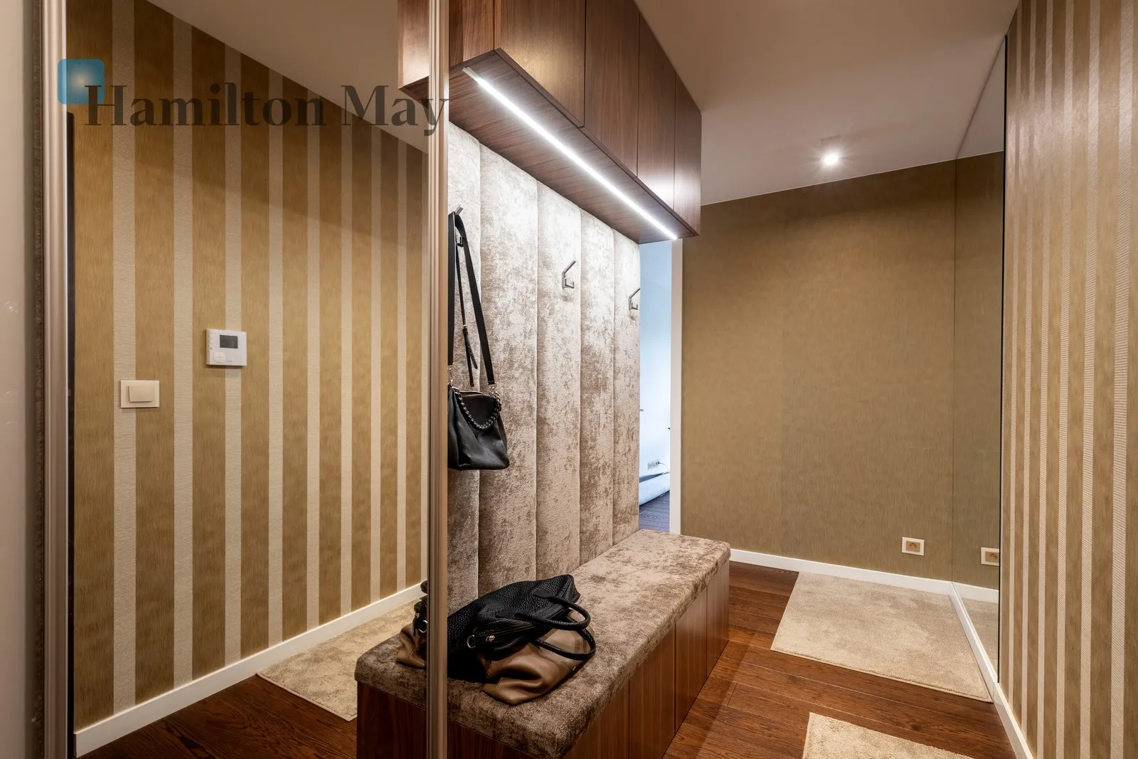 Luksusowy trzypokojowy apartament z dwoma balkonami w nowym budynku na Woli Justowskiej - slider