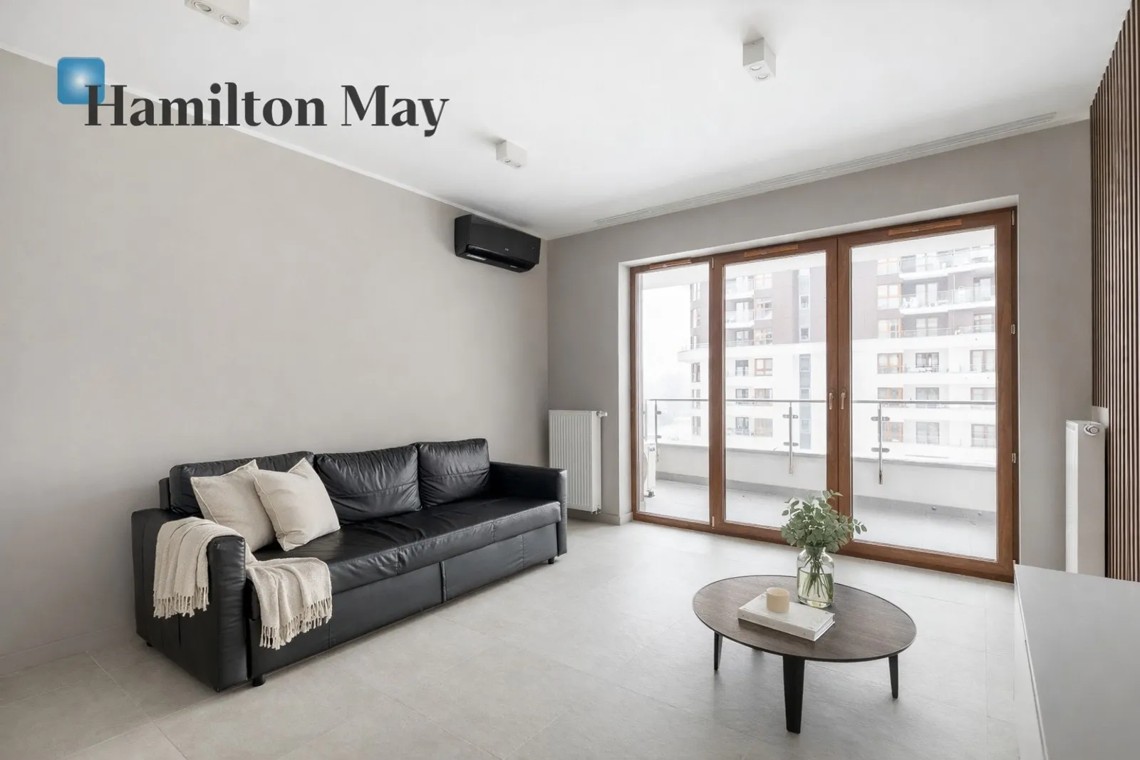 Wyjątkowe dwustronne mieszkanie na sprzedaż w Krakowie - slider