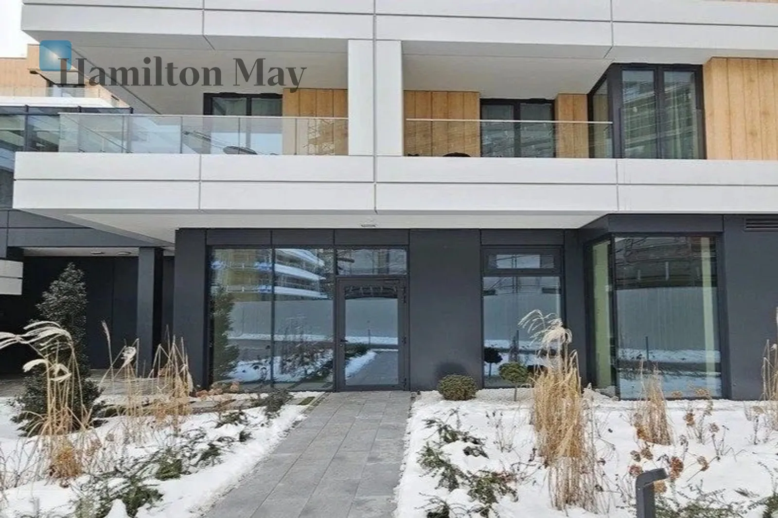 Ідеальне приміщення з вітриною, для індустрії краси або бутіка - slider