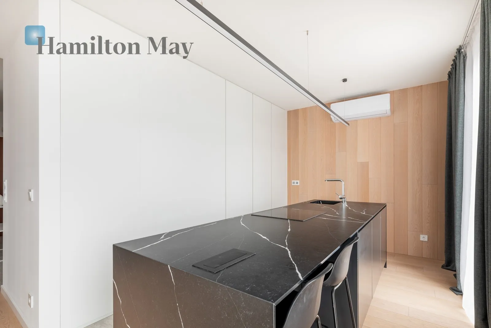 Designer penthouse with a 112-square-meter terrace on the top floor - slider